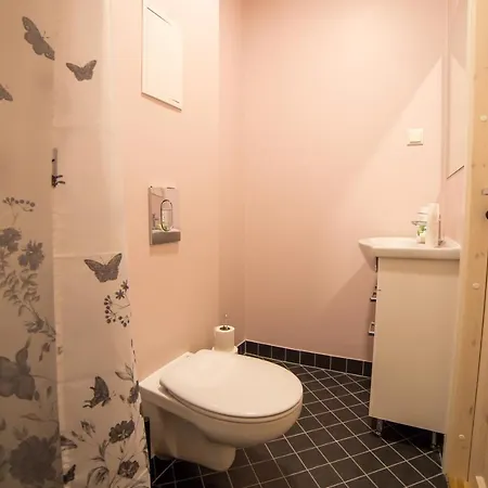 Apartment Enjoy Easy Living In Recently Renovated *