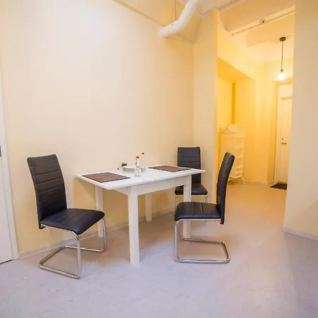 Enjoy Easy Living In Recently Renovated Apartment